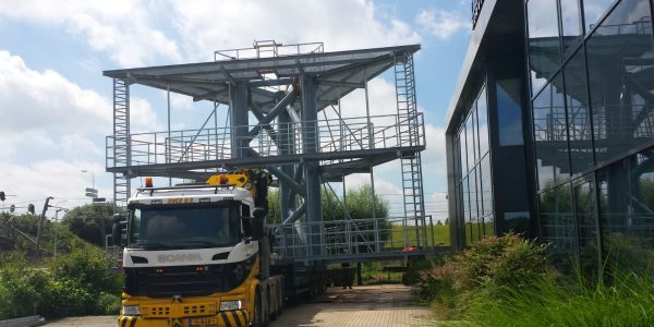 Montage geluidscherm langs de weg